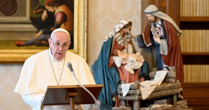 Copertina di Il Papa: “Donne all’altare anche per dare l’ostia”