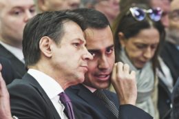 Copertina di Il premier e tutti i 5S: “Mai più con questi”. Si tratta con B. e FI