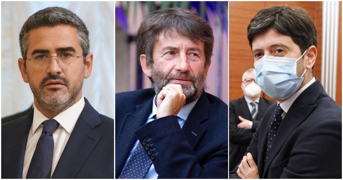 Crisi, il governo fa quadrato intorno a Conte. Franceschini: “Un attacco a tutti noi”. Speranza: “Avanti al suo fianco”. Fraccaro: “Inconcepibile”