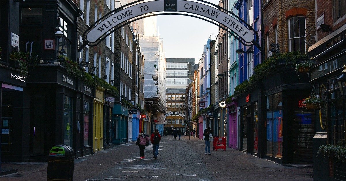 Covid, nel Regno Unito 47mila contagi e oltre 1.500 morti. Johnson: “Rischio saturazione ospedali”. Spagna, nuovo picco di contagi: 38.869