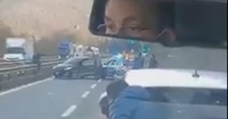 Copertina di Contromano in autostrada tra Firenze e Bologna, la polizia lo sperona e spara agli pneumatici. Ecco il video del fermo