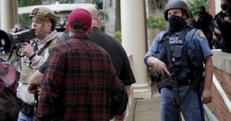 Copertina di Troppi suprematisti in divisa: l’allarme ignorato dei federali