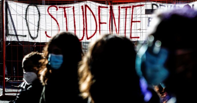 Fontana sconfitto, il Tar: “Riaprire subito le scuole”