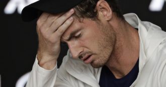 Copertina di Australian Open, 47 tennisti sui voli con positivi: staranno in quarantena e senza allenamento. In forse Andy Murray