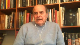 Copertina di Governo, Bersani: “Una maggioranza di raccogliticci non basta, serve nuovo patto politico. Anche con una gamba di centro”