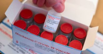 Copertina di Vaccino, a Forlì 800 dosi andate perse per un guasto al congelatore: la Procura apre un fascicolo, sopralluogo dei Nas in ospedale
