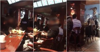 Campagna ‘IoApro’, a Bologna urla e insulti contro giornalisti e polizia nel pub pieno di clienti – video