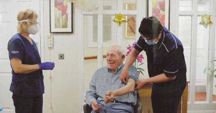 Ritardo Pfizer, gli over 80 dovranno aspettare aprile