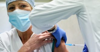 Vaccini, Arcuri alle Regioni: entro febbraio altre 4 milioni di dosi (anziché 7). “Anche Moderna in ritardo, recupererà a marzo”