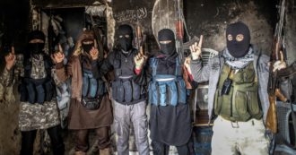 Copertina di Era partito per la Siria nemmeno 18enne per unirsi ad al-Qaeda: arrestato foreign fighter italiano. “Altri 146 connazionali tra i jihadisti”