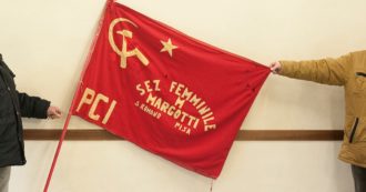 Copertina di Pci, quella volta che rubai la bandiera in una sezione toscana (ma poi la riportai indietro)