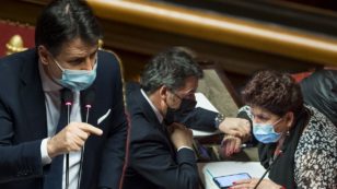 Copertina di Governo, cosa succede dopo la fiducia? Segui la diretta di Peter Gomez