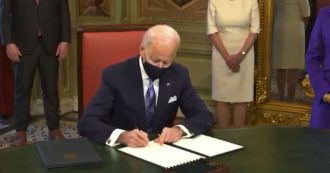 Copertina di Stati Uniti, Joe Biden firma i primi atti ufficiali da presidente- Le immagini