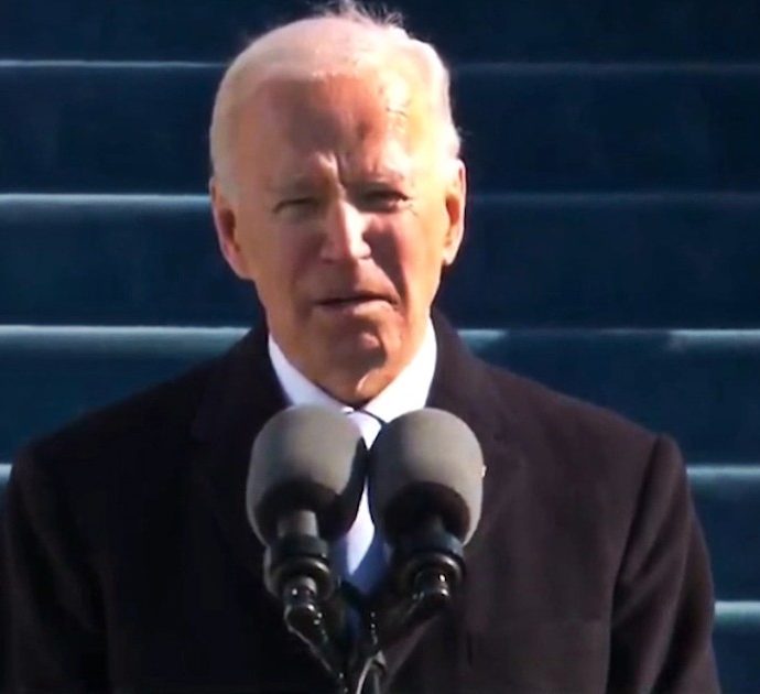 Stati Uniti, Joe Biden chiede alcuni secondi di silenzio per le vittime di Covid durante la cerimonia d’insediamento