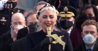 Copertina di Stati Uniti, Lady Gaga canta l’inno nazionale alla cerimonia d’insediamento di Joe Biden – video