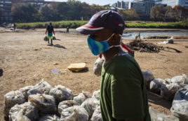 Copertina di Gli impegni di Biden, i rischi del 2021 e la discarica africana dei rifiuti elettronici: la stampa internazionale