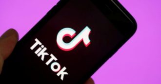 Copertina di Pakistan, 14enne si spara accidentalmente e muore mentre stava girando video su TikTok