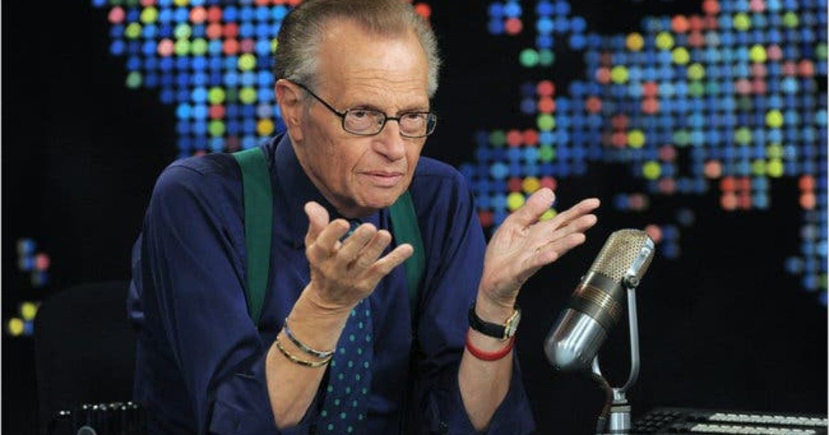 È morto Larry King: lo storico conduttore televisivo stroncato dal Covid. Nella sua carriera oltre 50mila interviste, tra politici e vip