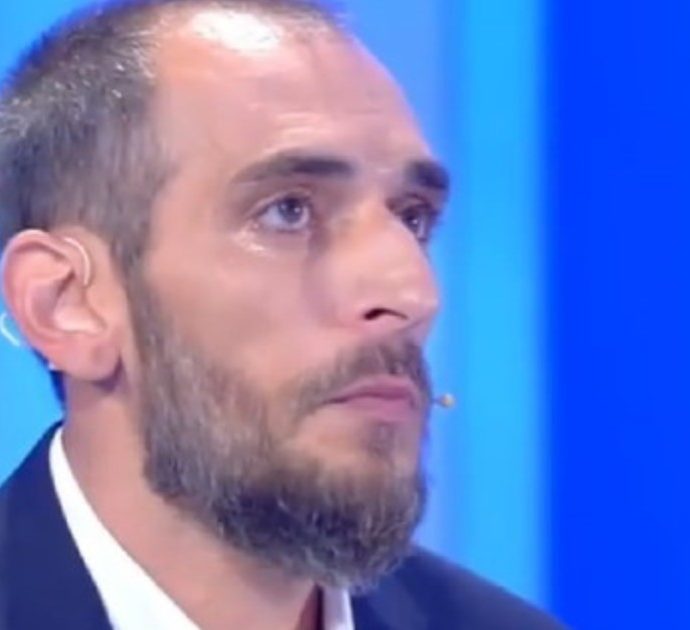 C’è Posta per Te, “traditore, complottista e pure no-vax”: Alessandro scatena la rabbia del pubblico