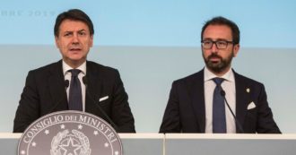 Copertina di Il bivio: nuovo governo Conte o elezioni? Segui la diretta con la redazione del ilfattoquotidiano.it