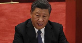 Copertina di Davos, Xi Jinping rivolto agli Usa: “Basta isolazionismi arroganti. Via le barriere commerciali”