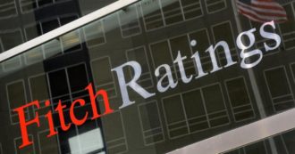 Copertina di Agenzia  Fitch: “Crisi politica mette a rischio crescita Italia e rating sul debito. Uso dei fondi Ue potrebbe subire ritardi”