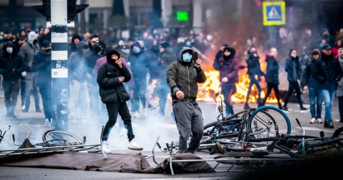 Xenofobi dentro la rivolta. Olanda, la regìa di Pegida