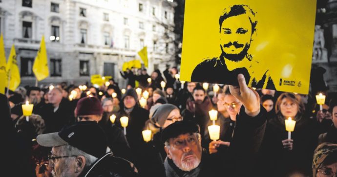 Copertina di Regeni, Mattarella: “L’Egitto dia risposte”. Il 29 aprile l’udienza per gli 007 del Cairo