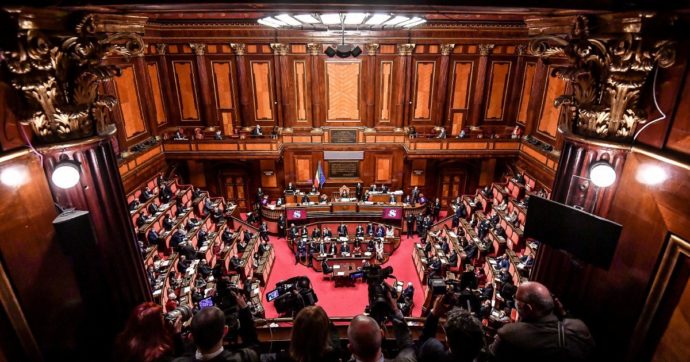 I costruttori aspettano il Conte-ter: 15 forzisti pronti a mollare Silvio