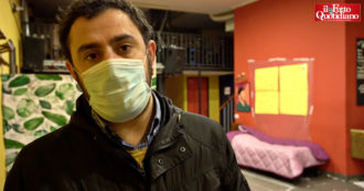 Roma, il circolo Arci si trasforma in un dormitorio per i clochard: “Progetto nato dopo che alcune persone sono morte per il freddo”