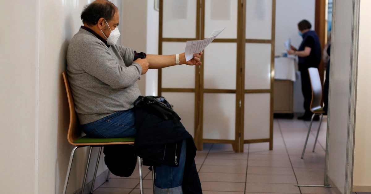 Coronavirus, in Germania 982 morti. Francia verso 3° lockdown duro. A Madrid e in Catalogna mancano vaccini, stop a prime dosi