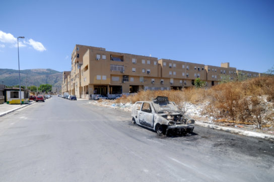 La guerra dello Zen, tra funerali, gommoni, armi e panini: così nasce un clan