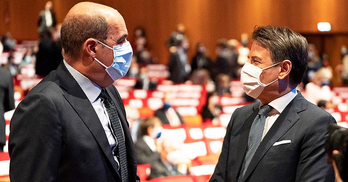 Conte: “Sì a governo politico”. Ai 5 Stelle: “Ci sono e ci sarò”. E rilancia il patto col Pd. Zingaretti lo incorona leader del fronte progressista