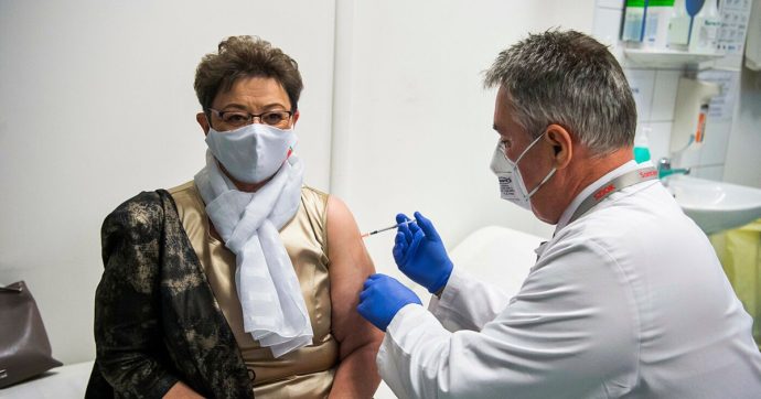Vaccino Covid, l’Ungheria primo paese dell’Ue ad approvare il cinese Sinopharm