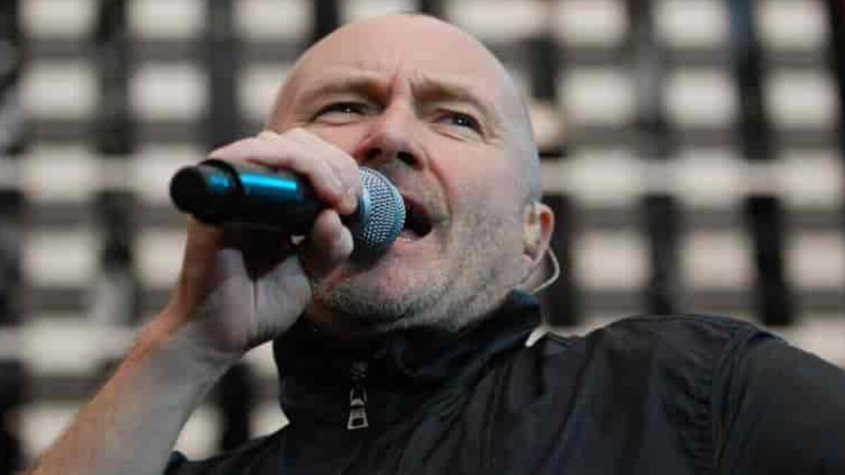“Sono quasi morto, mia figlia piangeva al mio capezzale. I miei reni erano compromessi per l’alcol. Passo le giornate a guardare video sui serial killer”: lo confessa Phil Collins