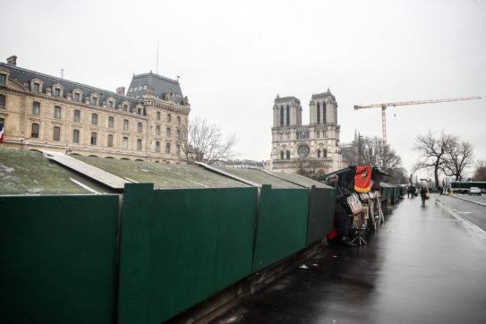 Varianti che corrono, vaccini che tardano: la Francia pensa a un nuovo lockdown, i francesi no