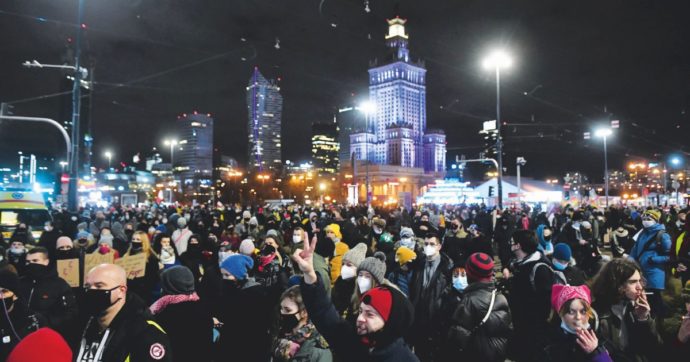 Non solo donne: aborto, rivolta contro Kaczynski