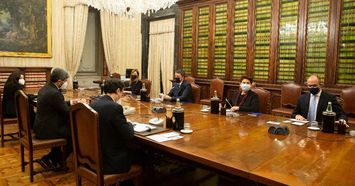 Consultazioni di Fico – Dopo M5s e Pd, anche Renzi vuole un cronoprogramma scritto: “Mes? Su questo e altri temi divisivi disponibili a discutere, lo siano anche i 5 Stelle. Conte? I nomi alla fine”