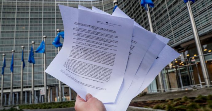 Sarà soltanto l’azienda a decidere se consegnare 100mln di dosi Ue