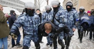 Copertina di Russia, oltre 5mila fermi durante le proteste pro-Navalny: in manette anche la moglie. Poi viene rilasciata. La piazza grida: “Putin ladro”