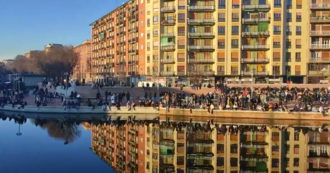 Milano, Darsena affollata come nel periodo pre-Covid: le immagini girate nell’ultimo giorno di zona arancione