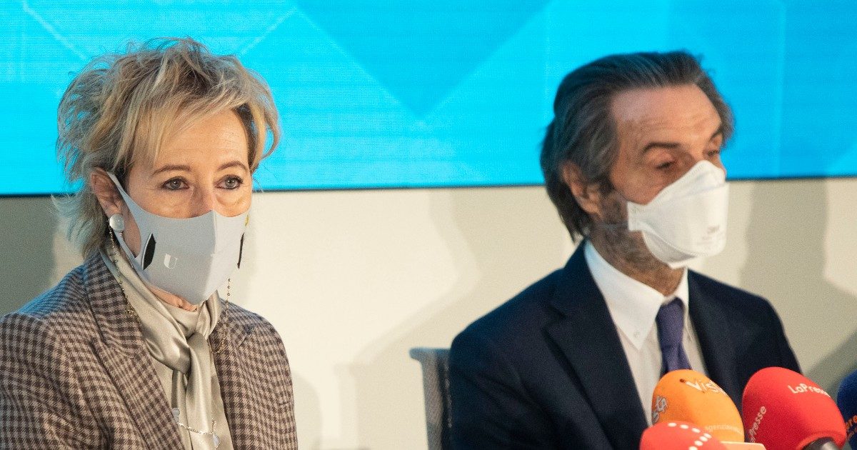 Vaccini Lombardia, il documento inedito – La scelta di Fontana, Moratti e Bertolaso alla base del flop: una piattaforma che non può gestire le prenotazioni