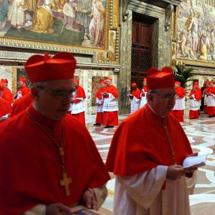 Il Conclave in tv: come funziona, dove e come seguirlo. Dal primo segnale di fumo in diretta “a schiaffo”, al cambio dei palinsesti