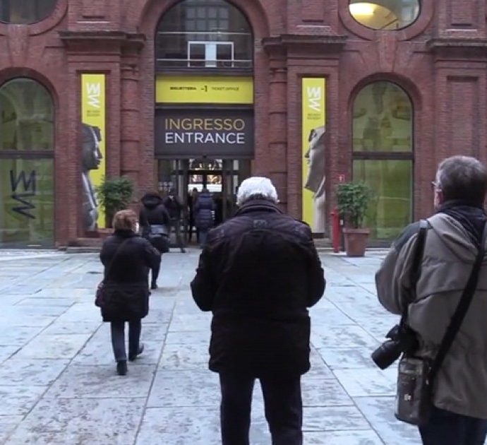 A Torino riapre il Museo Egizio, l’emozione dei primi visitatori: “Piccole cose, ma ora le apprezziamo”