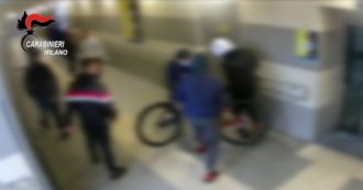 Copertina di Milano, riprende un compagno che disturba la lezione online: coetanei organizzano spedizione punitiva. Nove minori denunciati – Video