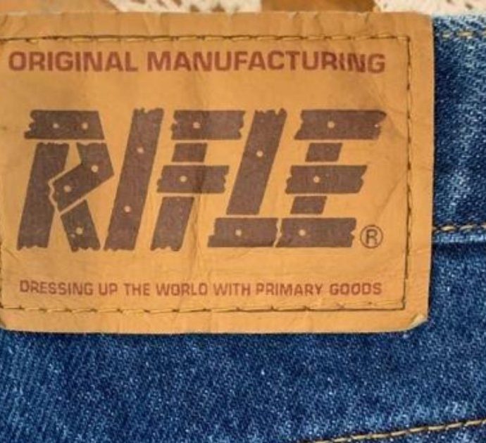 È fallita Rifle: la super svendita con jeans, felpe e giubbotti a 2 euro