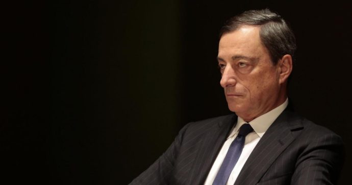 Draghi, il banchiere più politico che tecnico. Nel 2012: “Il modello sociale europeo è morto”. Poi la svolta con la pandemia