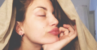 Copertina di Francesca Fioretti, a tre anni dalla morte di Davide Astori prova a tornare a sorridere con Aleksandar Kolarov