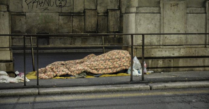 Roma, senzatetto morto per sospetta ipotermia: il corpo era sotto un cavalcavia. È il quarto caso dall’inizio dell’anno