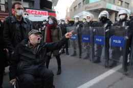 Copertina di Il pugno duro di Erdogan contro studenti e omosessuali: oltre 250 gli arresti